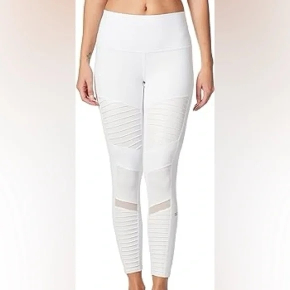 ALO Yoga White Textured Leggings